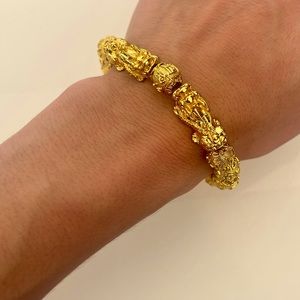 Beautiful design gold Chinese style bracelet